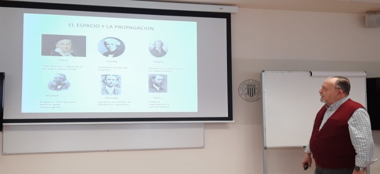 Charla UPV 4/12/25 Antenas Multibanda con Trampas 1era.parte por EA5ND